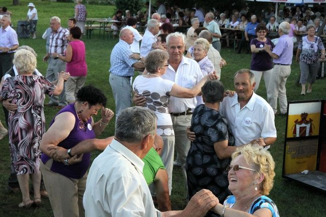 Na lotnisku bawili się seniorzy (dużo zdjęć)
