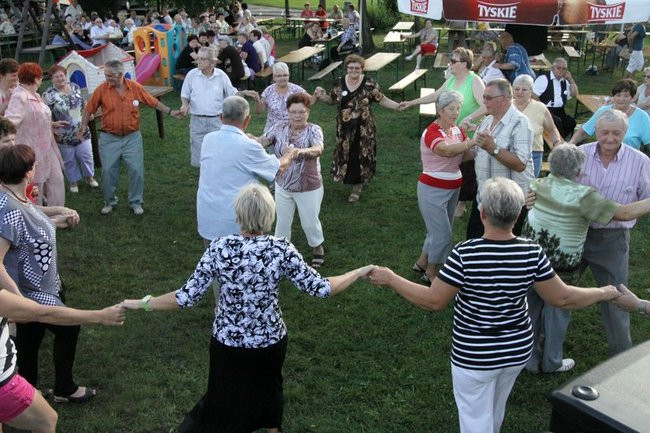 Na lotnisku bawili się seniorzy (dużo zdjęć)