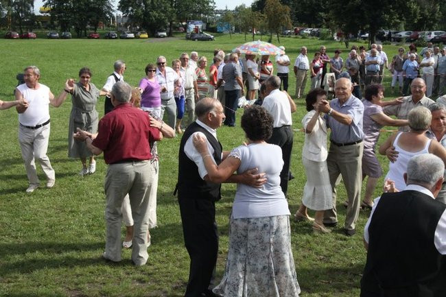 Na lotnisku bawili się seniorzy (dużo zdjęć)