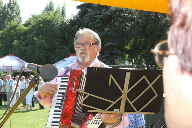 Na lotnisku bawili się seniorzy (dużo zdjęć)