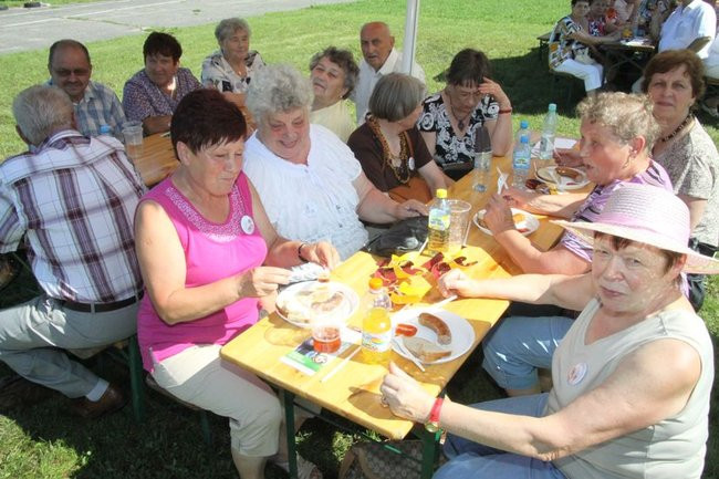 Na lotnisku bawili się seniorzy (dużo zdjęć)