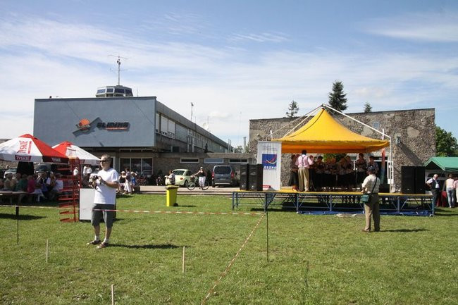 Na lotnisku bawili się seniorzy (dużo zdjęć)
