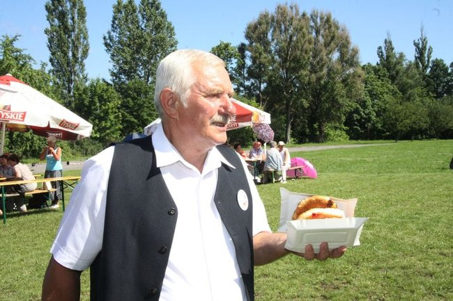 Na lotnisku bawili się seniorzy (dużo zdjęć)