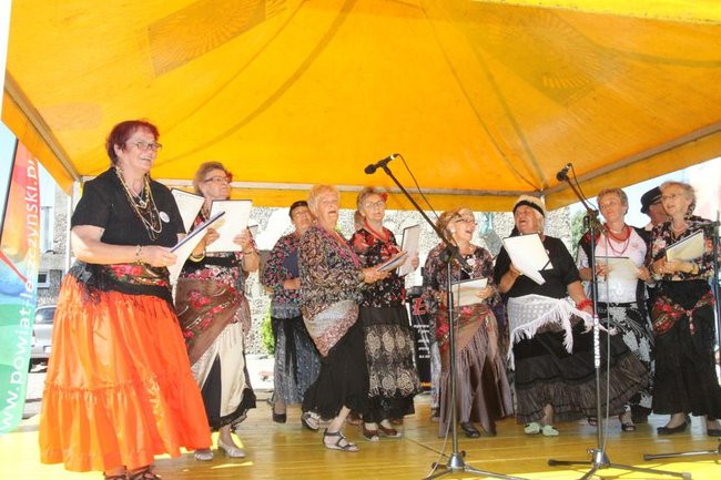 Na lotnisku bawili się seniorzy (dużo zdjęć)