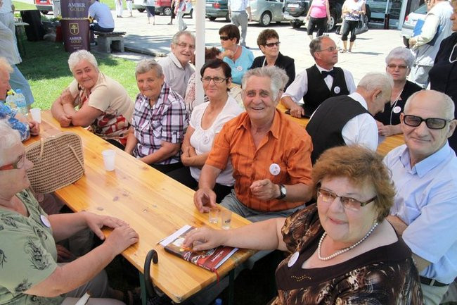 Na lotnisku bawili się seniorzy (dużo zdjęć)