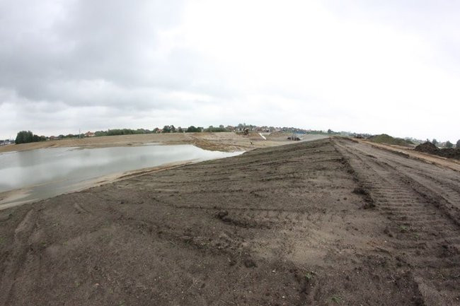 Zbiornik w Rydzynie gotowy na jesień (zdjęcia)