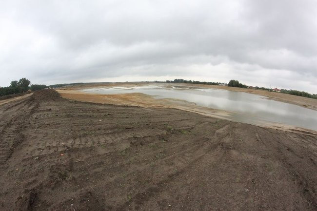 Zbiornik w Rydzynie gotowy na jesień (zdjęcia)