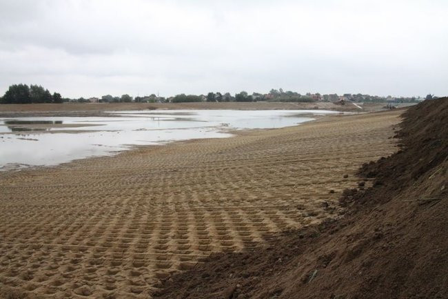 Zbiornik w Rydzynie gotowy na jesień (zdjęcia)