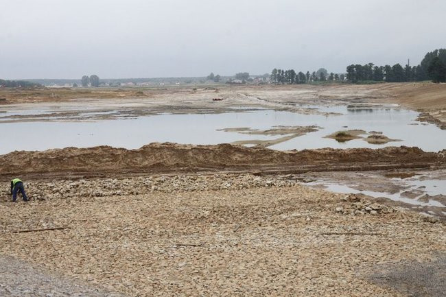 Zbiornik w Rydzynie gotowy na jesień (zdjęcia)