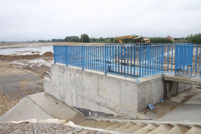 Zbiornik w Rydzynie gotowy na jesień (zdjęcia)