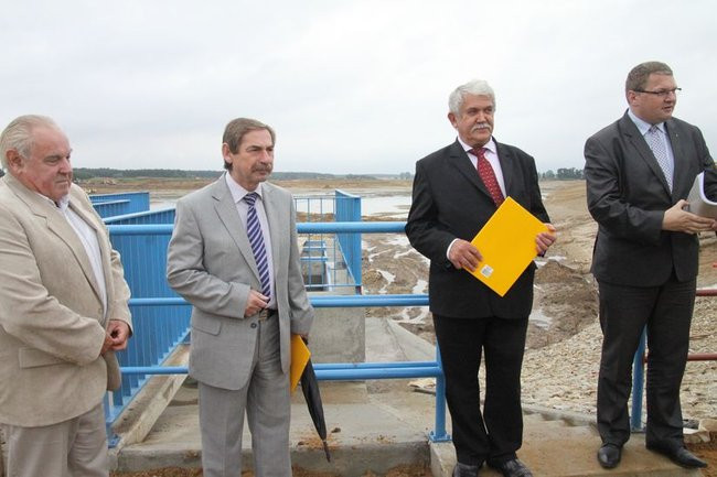 Zbiornik w Rydzynie gotowy na jesień (zdjęcia)