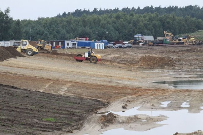Zbiornik w Rydzynie gotowy na jesień (zdjęcia)
