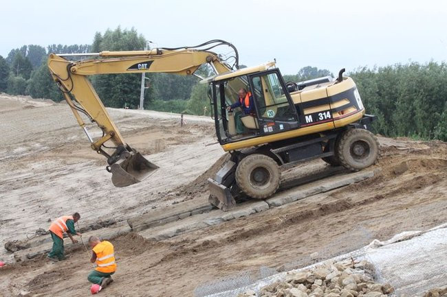 Zbiornik w Rydzynie gotowy na jesień (zdjęcia)