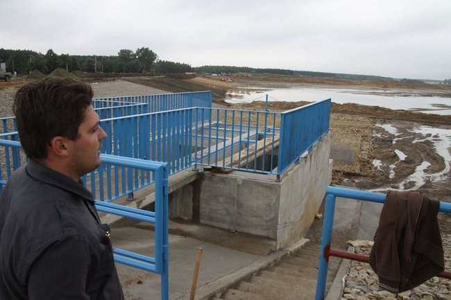 Zbiornik w Rydzynie gotowy na jesień (zdjęcia)