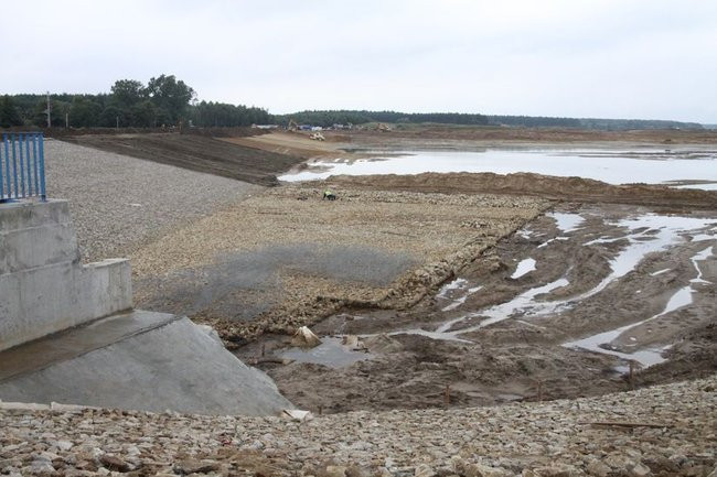 Zbiornik w Rydzynie gotowy na jesień (zdjęcia)
