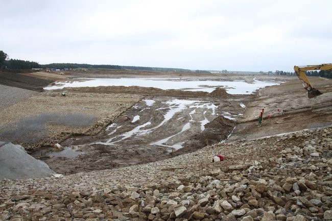 Zbiornik w Rydzynie gotowy na jesień (zdjęcia)