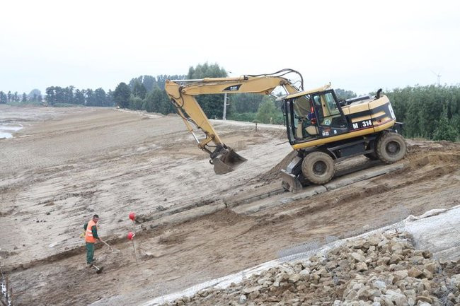 Zbiornik w Rydzynie gotowy na jesień (zdjęcia)