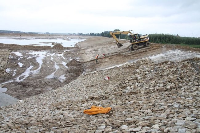 Zbiornik w Rydzynie gotowy na jesień (zdjęcia)
