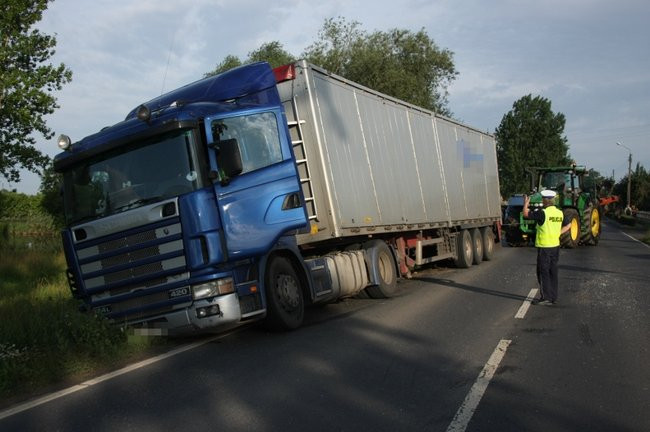 Zderzenie tirów w Rojęczynie (zdjęcia)