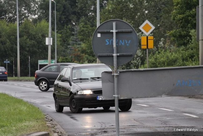 Można jeździć przez targowisko (zdjęcia)