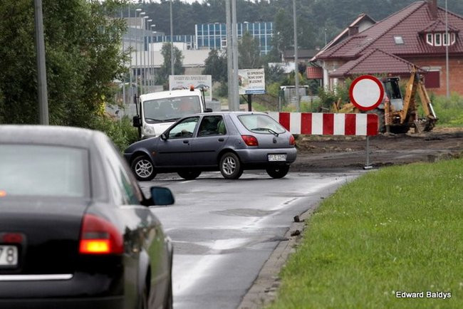 Można jeździć przez targowisko (zdjęcia)