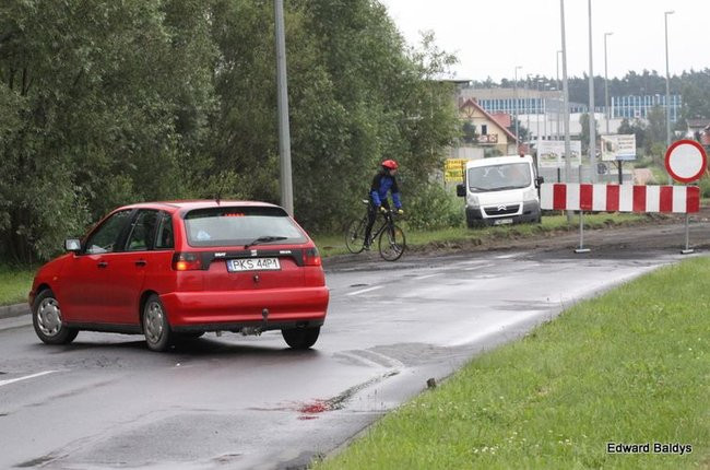 Można jeździć przez targowisko (zdjęcia)
