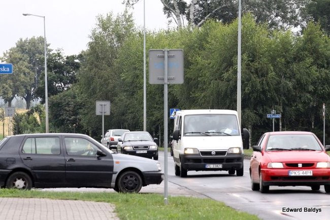 Można jeździć przez targowisko (zdjęcia)