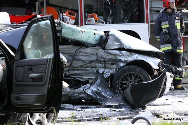 Tragiczny wypadek pod Lesznem! (zdjęcia i dźwięk)