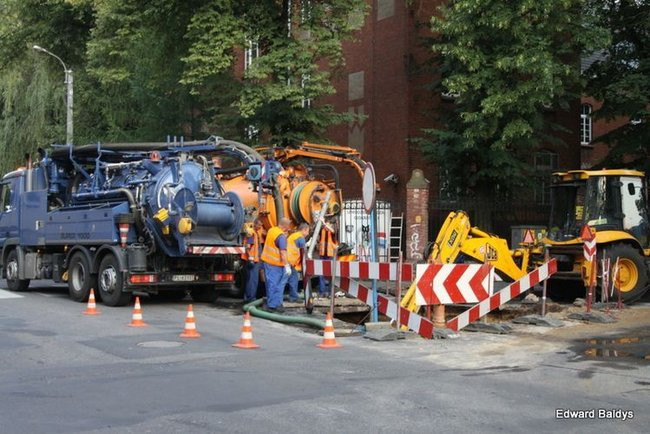 Awaria wodociągu w Lesznie (zdjęcia)