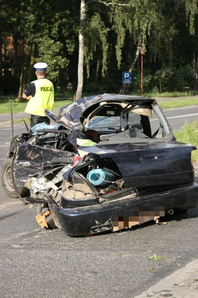 Wypadek w Krzemieniewie, 2 osoby nie żyją (zdjęcia)