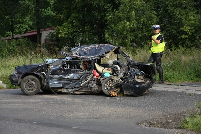 Wypadek w Krzemieniewie, 2 osoby nie żyją (zdjęcia)