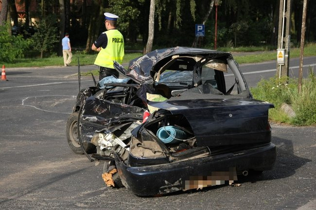 Wypadek w Krzemieniewie, 2 osoby nie żyją (zdjęcia)