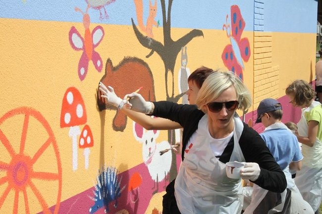 Młodzież pomalowała garaże (zdjęcia)