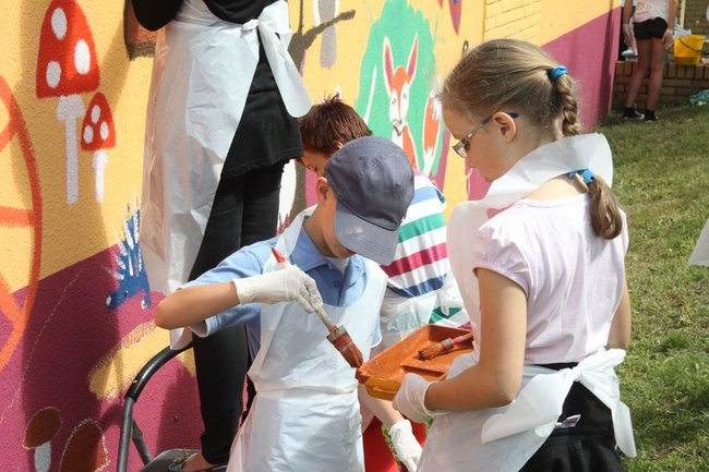 Młodzież pomalowała garaże (zdjęcia)