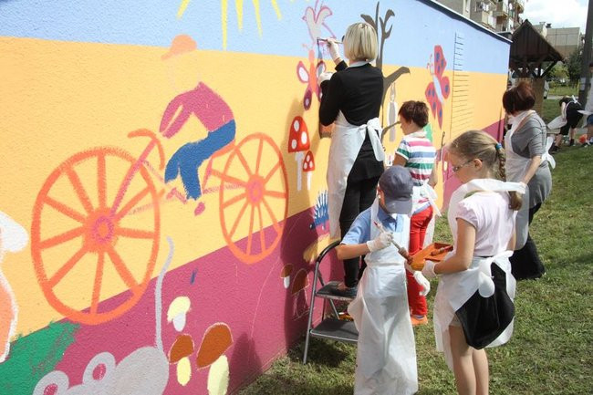 Młodzież pomalowała garaże (zdjęcia)