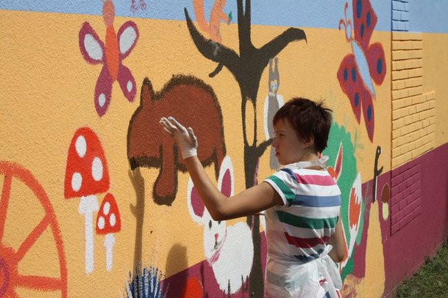 Młodzież pomalowała garaże (zdjęcia)