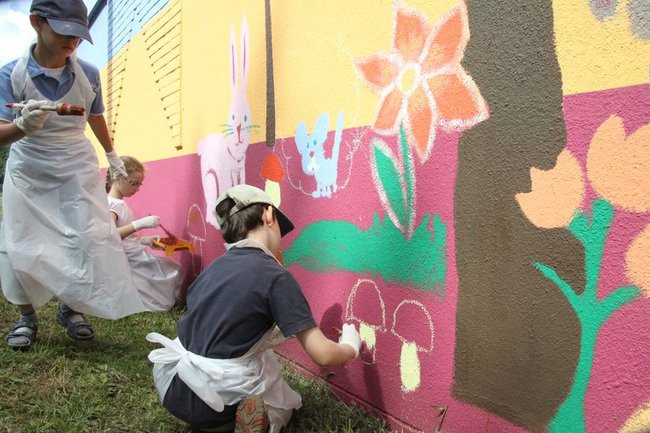 Młodzież pomalowała garaże (zdjęcia)