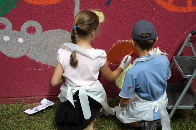 Młodzież pomalowała garaże (zdjęcia)