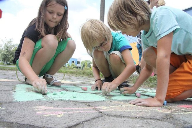 Młodzież pomalowała garaże (zdjęcia)