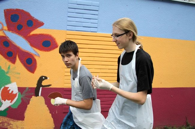 Młodzież pomalowała garaże (zdjęcia)