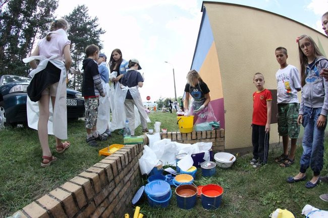 Młodzież pomalowała garaże (zdjęcia)