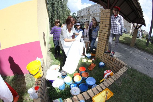 Młodzież pomalowała garaże (zdjęcia)