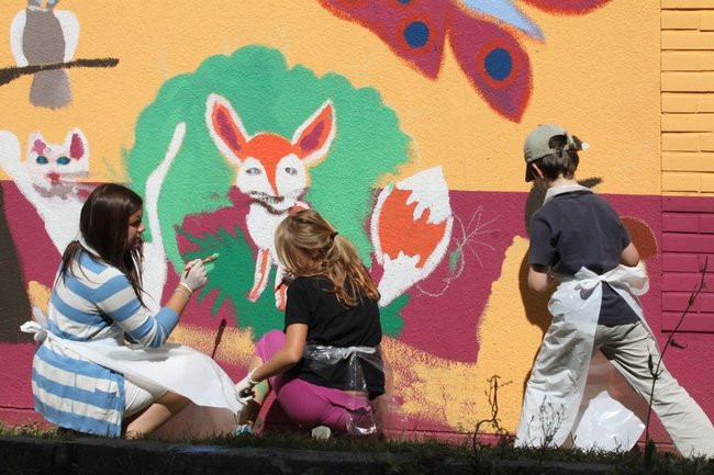 Młodzież pomalowała garaże (zdjęcia)