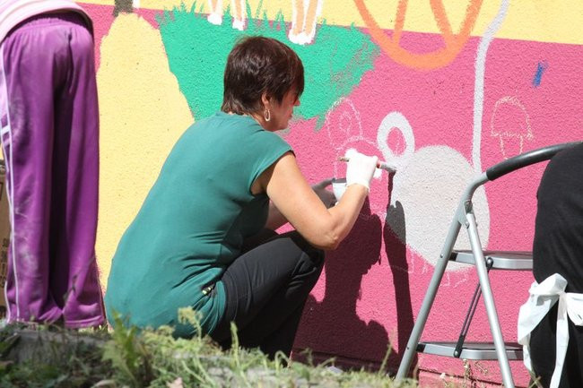 Młodzież pomalowała garaże (zdjęcia)