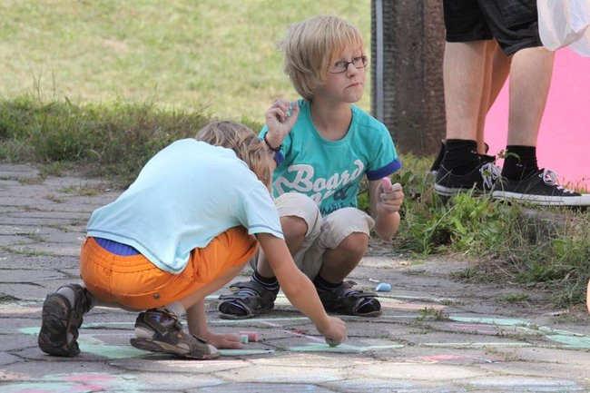 Młodzież pomalowała garaże (zdjęcia)