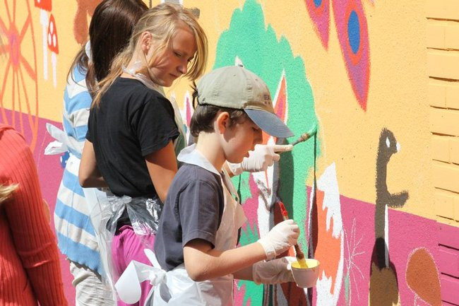 Młodzież pomalowała garaże (zdjęcia)