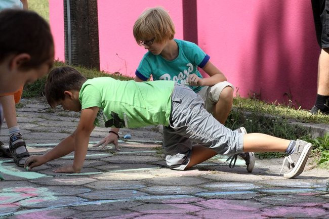 Młodzież pomalowała garaże (zdjęcia)