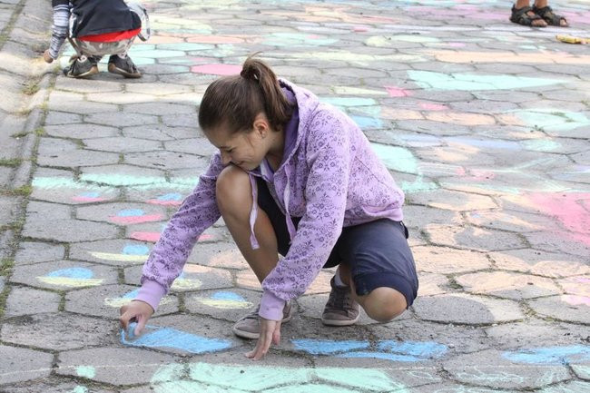 Młodzież pomalowała garaże (zdjęcia)