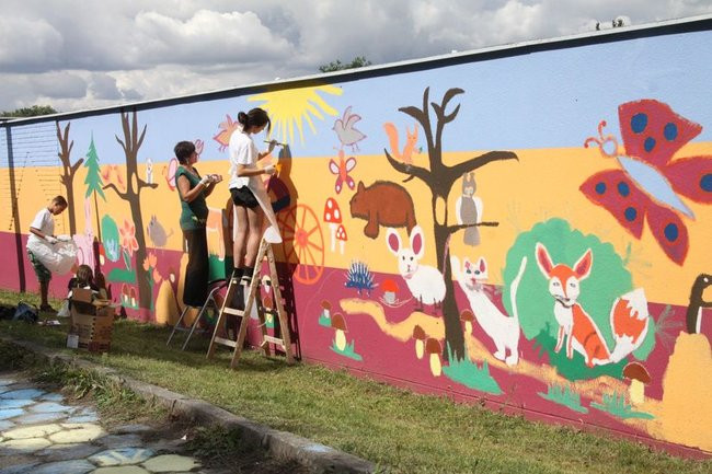 Młodzież pomalowała garaże (zdjęcia)