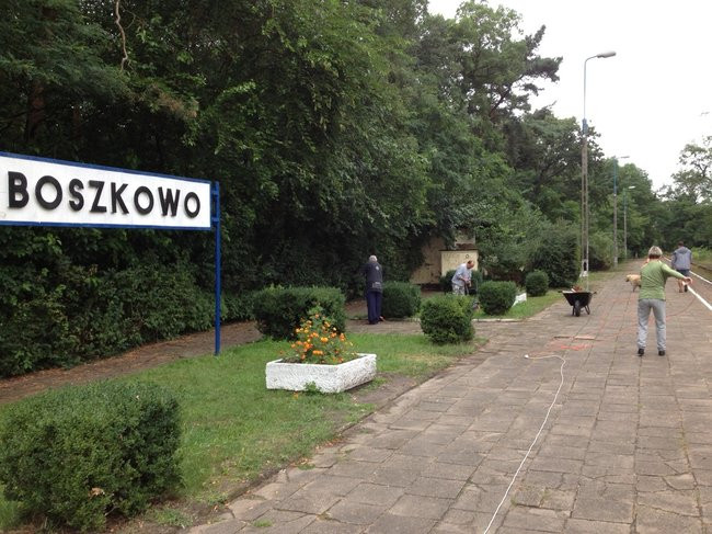 Sprzątanie dworca w Boszkowie (zdjęcia)